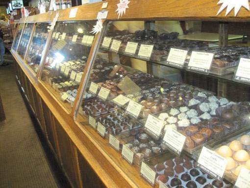 שוקולטיירים יכולים להקים חנויות שוקולד בוטיק, ולמכור את תוצריהם המיוחדים!