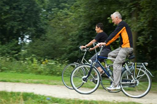 ככל שרכיבה על אופניים היא ספורט אירובי, אשר משפר את הסיבולת לב – ריאה, יש בכך גם אפשרות להסרת משקל עודף לאחר תוכנית אימונים מסודרת